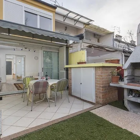 Lana Guest house 3*