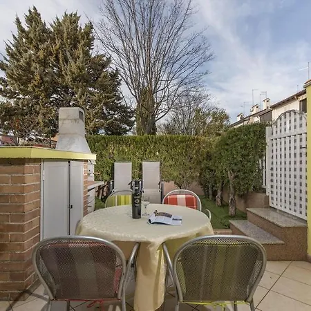 Lana Guest house 3*