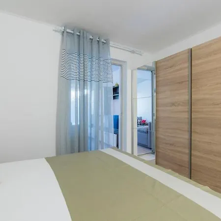 Lana Guest house 3*